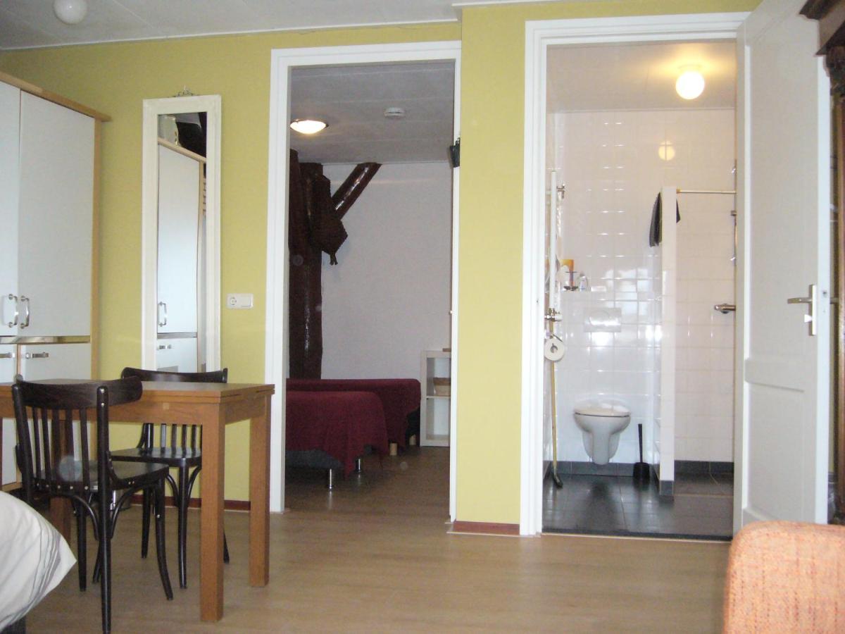 De Stjelp Pleats Bed & Breakfast Lemmer Bagian luar foto